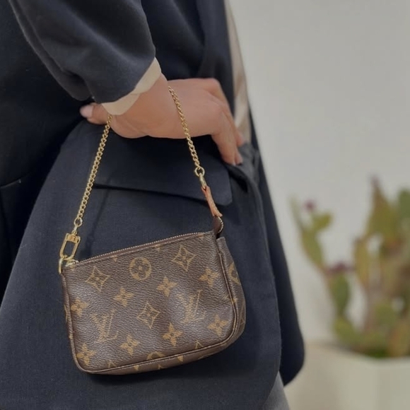 Authentic Louis Vuitton Brown Monogram Mini Pochette in Pristine Condition - Picture 1 of 15